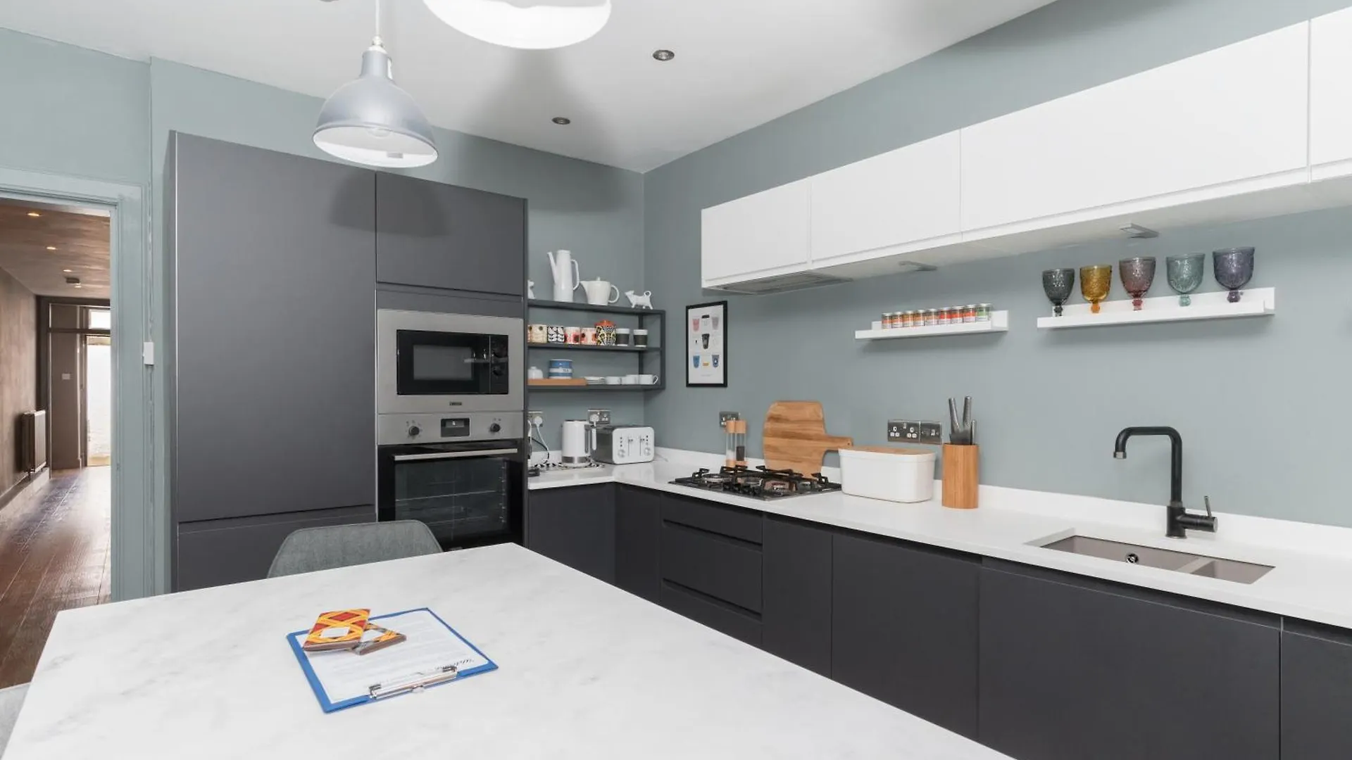 Beautiful & Bright 2Bd Flat - Haymarket Edinburgh 0*,  United Kingdom